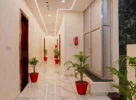 HOTEL AASTHA SHREE DHAM, Hotel in der Nähe vom Flughafen Chaudhary Charan Singh - LKO, Lucknow