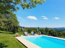 La croix des Landes gîte ou chambre d'hôte avec piscine à Chouvigny, hotel cu parcare din Chouvigny