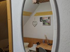 Kuscheliges Mini-Vintage-Zimmer, hostal o pensión en Felsberg