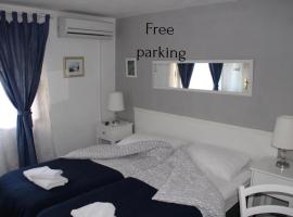 Karmelita's place -studio, hotel i Šibenik