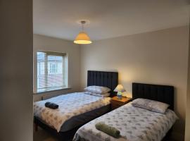 Nice Dublin 3 bedrooms near Airport & Dublin City 7people, apartamento en Dublín
