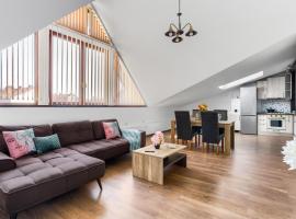 ARI Central Grand SkyView - Family Apartment, hotel di Arad