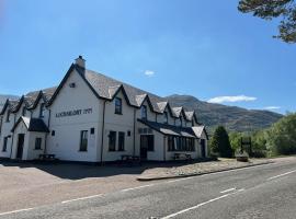 Lochailort Inn: Lochailort şehrinde bir otel