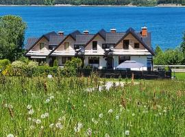 Domek z kominkiem nad jeziorem Czorsztyńskim, cheap hotel in Frydman
