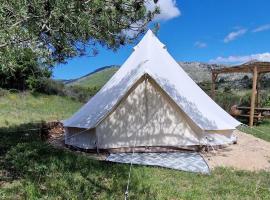 Tente Lodge TIPI A 1H de Nice CLAIR DE LUNE, luxury tent in Bézaudun-les-Alpes