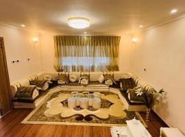 villa with 3 bedrooms in bole, hotel em Addis Ababa