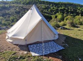 Tente Lodge type Tipi à 1H de Nice VOIE LACTEE, luxury tent in Bézaudun-les-Alpes