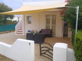Chalet vistas al mar Calan Bosch Menorca Cap D'artrutx, hotel din Cala'n Bosch