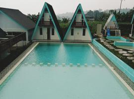 Ellada Villas Megamendung, villa í Bogor