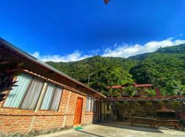 Cabaña JR, hotel with parking in Pititic