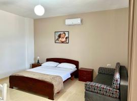 Tomi Apartments: Saranda şehrinde bir otel