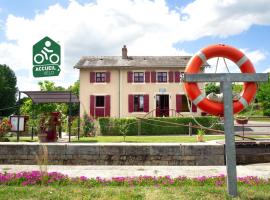 MARA RIVIERE gîte d'étape sur la vélo Francette, хостел у місті La Jaille-Yvon
