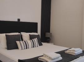 inas 2 bedroom apartment, готель з парковкою у місті Лефкіммі