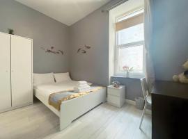 En-suite Double Room in Cork, отель в Корке