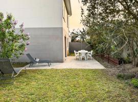 Maison calme avec jardin proche de Toulouse: Toulouse'de bir otel