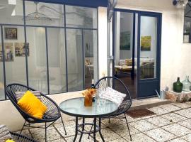 Artist's Home - Villa & Private Courtyard - 200m2, hytte i Paris
