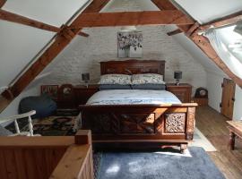 character breton cottage – tani hotel w mieście Trébrivan