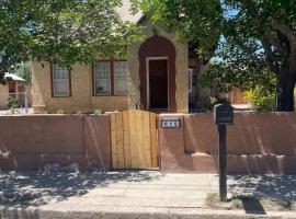 Casita De Agua Encanto, Unterkunft mit Onsen in Truth or Consequences