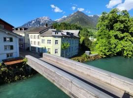 Spacious cellar studio surrounded by mountains and lake, hotel v destinaci Schwanden