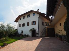 Ferienwohnungen Luggin, hotel in Caldaro