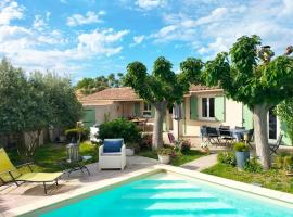 Luberon Maison Avec Piscine, hotel ramah hewan peliharaan di Oppede