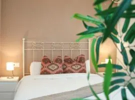 Spacious 2 bedroom apt in the heart of Triana