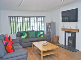 CartrefNumber64 - dog-friendly bungalow, 2 reception rooms, caba&ntilde;a en Benllech