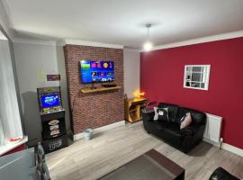 Giga Residential 4 Bedrooms, 8 guests , Near City Centre, Arcade Machine, Sky TV, Netflix, Free Wifi, Free Parking, holiday home in Newcastle upon Tyne