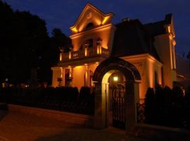 Luxury Boutique Andreevskiy, The Palace with the Sphinxes, Lviv, hótel í nágrenninu