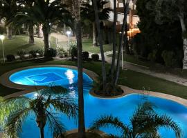 Neu Apartment mit Pool 1 Min zu Fuß zum Strand, Hotel in Platja de l'Arenal
