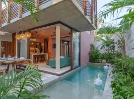 Primrose Jungle Paradise Villa, 3BRD, Island Shower, 2 Private Pools, Gourmet Dining & 24HR Security