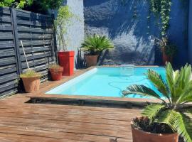 Maison indépendante avec piscine privative près de la mer, villa i La Garde