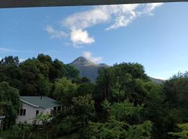 Entire cottage in Stormsriver, hotel en Stormsrivier