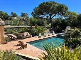 Villa with large pool, independent studio and view