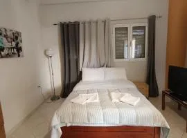 Cozy apartment in the center of Aighion Achaia - ground floor - ισόγειο στουντιο