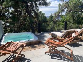 Majestic Residence with views of the lake and woods!, biệt thự ở Valle de Bravo