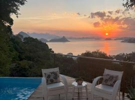 Casa com vista panorâmica do RJ e Niterói, hotel em Niterói