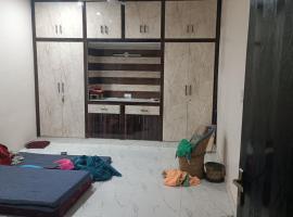 Devendra paying guest and hotel, apartamentai mieste Agra