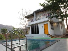 Aum Villa Pet Friendly, villa em Karjat