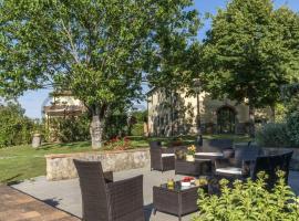 Beautiful villa with private pool exclusive use, huisdiervriendelijk hotel in Monticello