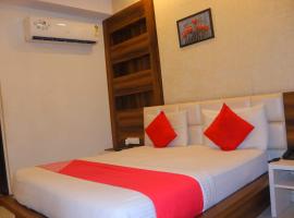 HOTEL LORDS IN, отель рядом с аэропортом Международный аэропорт имени Сардара Валлабхай Пателя - AMD в Ахмадабаде
