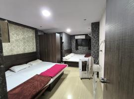 Hotel Swarajya, отель типа «постель и завтрак» в городе Колхапур