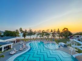 Royal Yao Yai Island Beach Resort、ヤオヤイ島の駐車場付きホテル