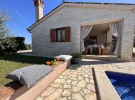 Villa van steen Mirela