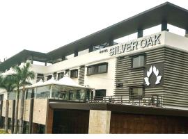 Hotel Silver Oak, Bilaspur, hotell i Bilāspur