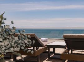 CP Seafront Suites, hotel in Laganas