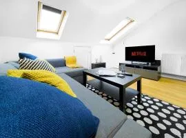 Charming London Home, Opp Arnos Grove Underground Station, Parking