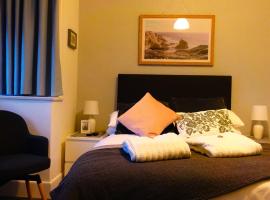 En-suite room, fridge microwave TV, great value homestay, near forest & sea, sted med privat overnatting i Lymington