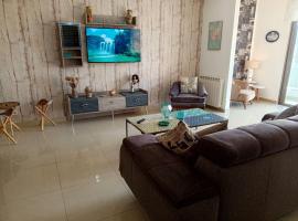 Chalet-apartment in Tilal Fanar resort, generator is included,, cottage ở Mār Yūsuf