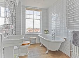 Time and Tide - Crabpot Cottages - Apartment with Amazing sea views, hotell i Sheringham